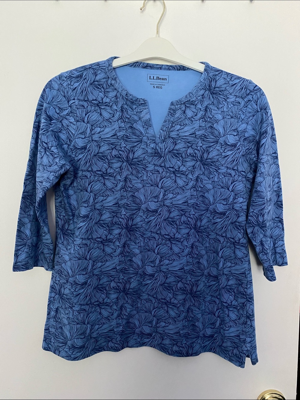 L.L. Bean Blue Floral Split-Neck 3/4 Sleeve Tee. Small Regular